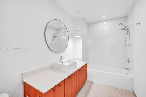 Condominio en venta en Miami, Florida, 2 dormitorios, 117.34 m2 № 2002965 - foto 15