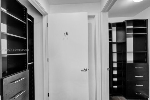 Condominio en venta en Miami, Florida, 2 dormitorios, 117.34 m2 № 2002965 - foto 18