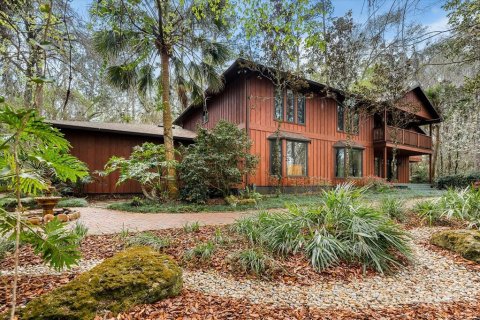 House in Gainesville, Florida 7 bedrooms, 483.09 sq.m. № 1550864 - photo 1