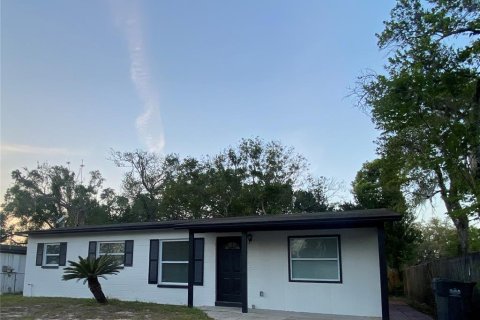 House in Tampa, Florida 4 bedrooms, 104.61 sq.m. № 2139146