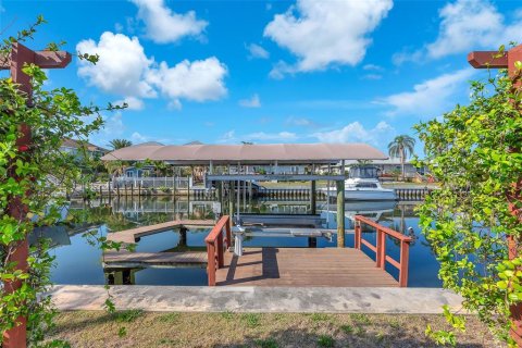 House in Apollo Beach, Florida 3 bedrooms, 169.55 sq.m. № 1616555 - photo 4