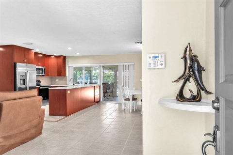 House in Apollo Beach, Florida 3 bedrooms, 169.55 sq.m. № 1616555 - photo 6