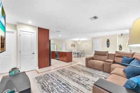 House in Apollo Beach, Florida 3 bedrooms, 169.55 sq.m. № 1616555 - photo 10