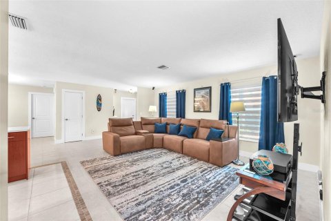 House in Apollo Beach, Florida 3 bedrooms, 169.55 sq.m. № 1616555 - photo 9