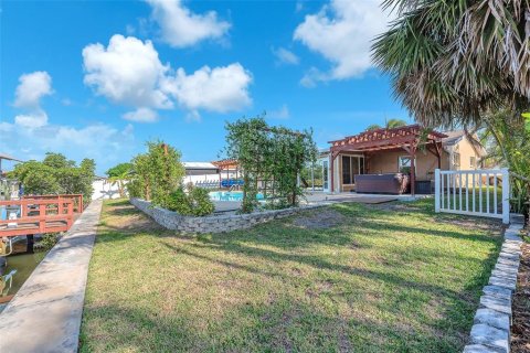 House in Apollo Beach, Florida 3 bedrooms, 169.55 sq.m. № 1616555 - photo 25