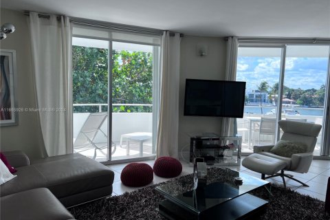 Condominio en alquiler en Miami Beach, Florida, 3 dormitorios, 126.35 m2 № 2060128 - foto 13