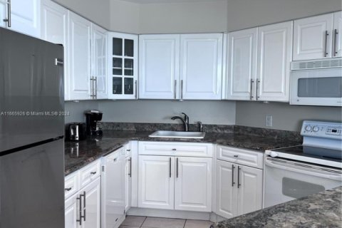 Condominio en alquiler en Miami Beach, Florida, 3 dormitorios, 126.35 m2 № 2060128 - foto 18