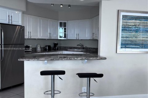Condominio en alquiler en Miami Beach, Florida, 3 dormitorios, 126.35 m2 № 2060128 - foto 19