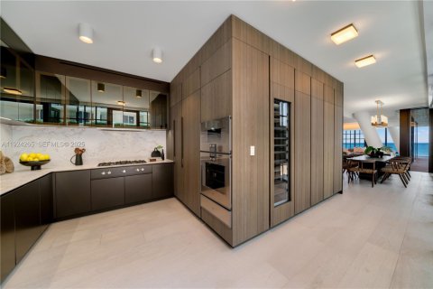 Condominio en venta en Surfside, Florida, 3 dormitorios, 291.34 m2 № 1985878 - foto 18