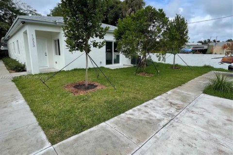 Terrain à Miami, Floride № 2090173