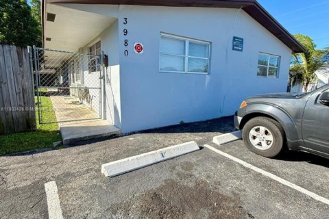 Casa en alquiler en Dania Beach, Florida, 2 dormitorios, 88.26 m2 № 1954407 - foto 1