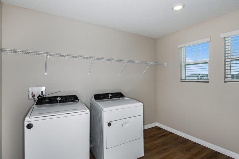 House in Dade City, Florida 5 bedrooms, 279.73 sq.m. № 2137967 - photo 25