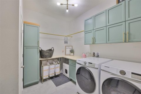 House in Riverview, Florida 4 bedrooms, 259.94 sq.m. № 1772056 - photo 25