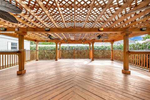 Villa ou maison à louer à Miami, Floride: 2 chambres, 97.55 m2 № 1999731 - photo 15