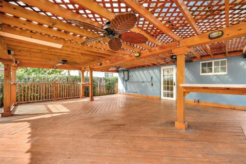 Villa ou maison à louer à Miami, Floride: 2 chambres, 97.55 m2 № 1999731 - photo 16