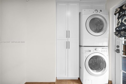 Villa ou maison à louer à Miami, Floride: 2 chambres, 97.55 m2 № 1999731 - photo 14