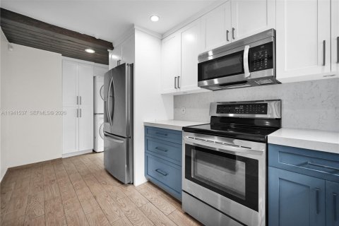 Villa ou maison à louer à Miami, Floride: 2 chambres, 97.55 m2 № 1999731 - photo 13