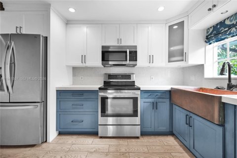 Villa ou maison à louer à Miami, Floride: 2 chambres, 97.55 m2 № 1999731 - photo 12