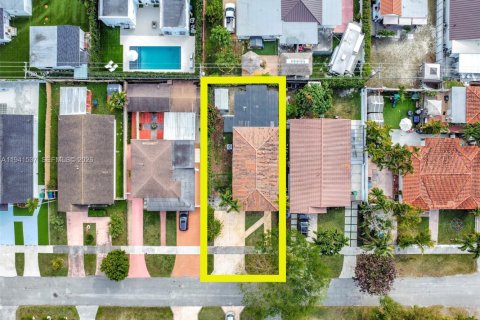 Villa ou maison à louer à Miami, Floride: 2 chambres, 97.55 m2 № 1999731 - photo 2