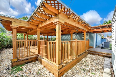 Villa ou maison à louer à Miami, Floride: 2 chambres, 97.55 m2 № 1999731 - photo 17