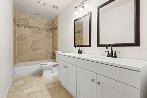 House in Gainesville, Florida 3 bedrooms, 167.22 sq.m. № 1801821 - photo 25