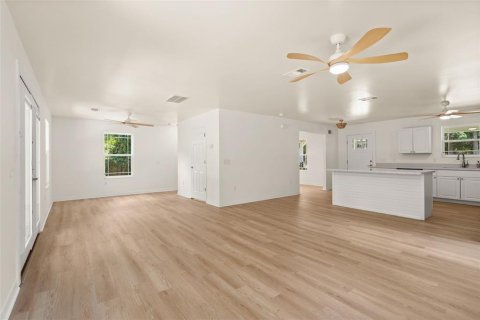 House in Gainesville, Florida 3 bedrooms, 167.22 sq.m. № 1801821 - photo 11