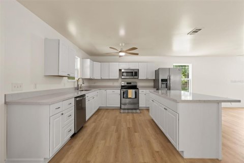 House in Gainesville, Florida 3 bedrooms, 167.22 sq.m. № 1801821 - photo 7