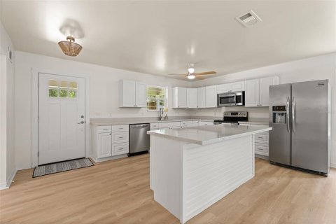 House in Gainesville, Florida 3 bedrooms, 167.22 sq.m. № 1801821 - photo 8