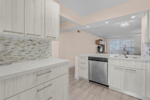 Купить кондоминиум в Халландейл-Бич, Флорида 1 спальня, 78.69м2, № 2006567 - фото 6