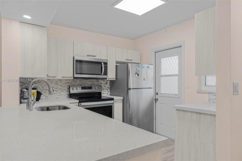 Купить кондоминиум в Халландейл-Бич, Флорида 1 спальня, 78.69м2, № 2006567 - фото 5