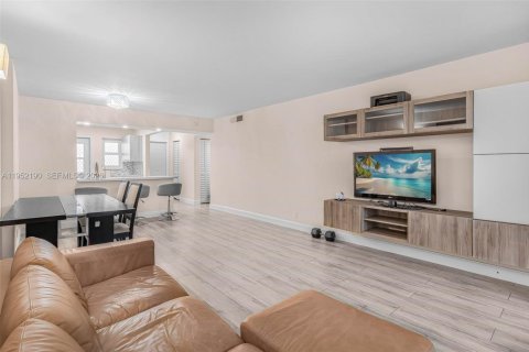 Купить кондоминиум в Халландейл-Бич, Флорида 1 спальня, 78.69м2, № 2006567 - фото 8