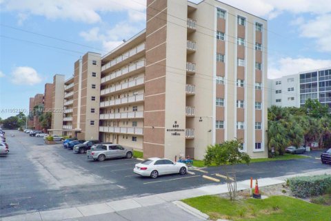 Купить кондоминиум в Халландейл-Бич, Флорида 1 спальня, 78.69м2, № 2006567 - фото 2