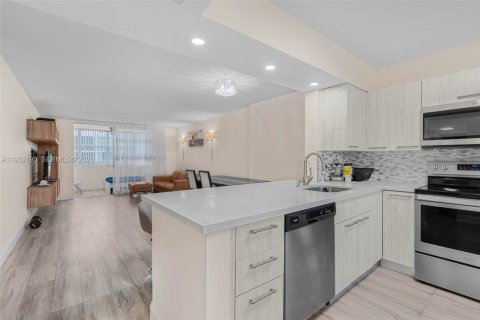 Купить кондоминиум в Халландейл-Бич, Флорида 1 спальня, 78.69м2, № 2006567 - фото 4