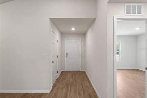 Commercial property in Port Charlotte, Florida 4 bedrooms, 194.35 sq.m. № 1659045 - photo 4