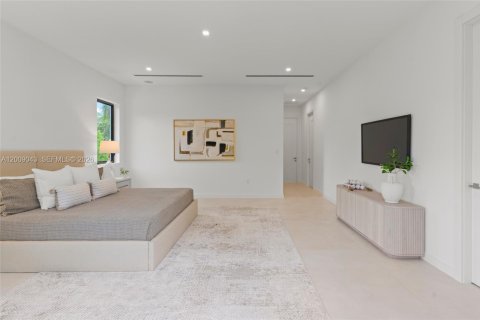 House in Coral Gables, Florida 5 bedrooms, 399.39 sq.m. № 2073230 - photo 26