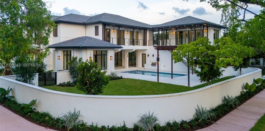 House in Coral Gables, Florida 5 bedrooms, 399.39 sq.m. № 2073230