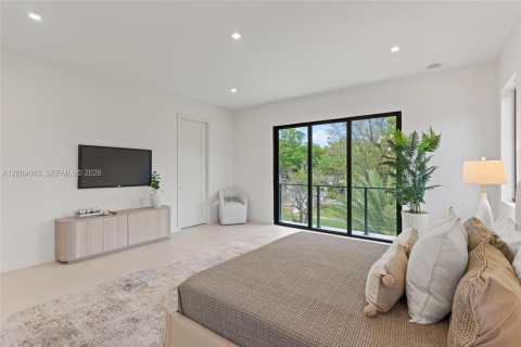 House in Coral Gables, Florida 5 bedrooms, 399.39 sq.m. № 2073230 - photo 27