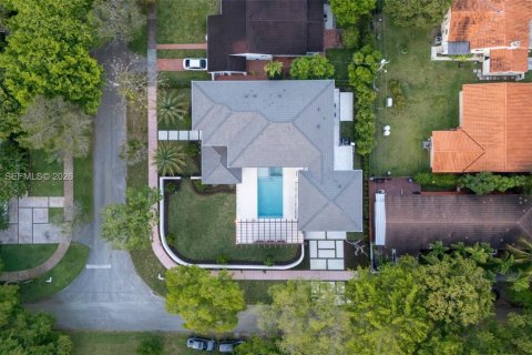 House in Coral Gables, Florida 5 bedrooms, 399.39 sq.m. № 2073230 - photo 5