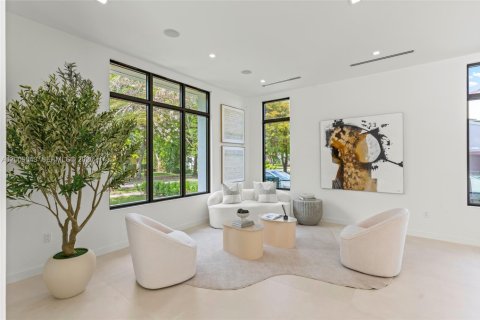 House in Coral Gables, Florida 5 bedrooms, 399.39 sq.m. № 2073230 - photo 8
