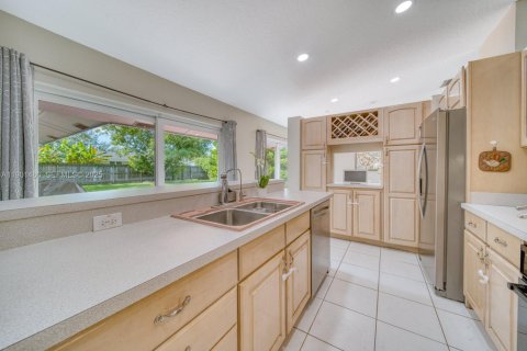 Villa ou maison à vendre à Miami, Floride: 4 chambres, 191.94 m2 № 1976632 - photo 14