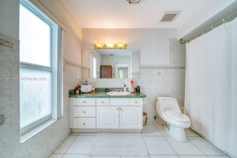 Villa ou maison à vendre à Miami, Floride: 4 chambres, 191.94 m2 № 1976632 - photo 21