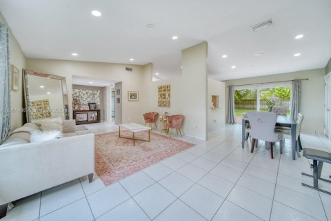 Villa ou maison à vendre à Miami, Floride: 4 chambres, 191.94 m2 № 1976632 - photo 7