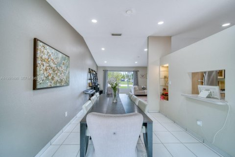 Villa ou maison à vendre à Miami, Floride: 4 chambres, 191.94 m2 № 1976632 - photo 9