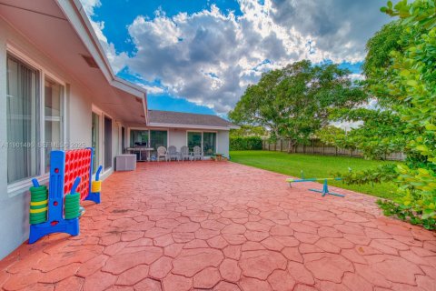 Villa ou maison à vendre à Miami, Floride: 4 chambres, 191.94 m2 № 1976632 - photo 29