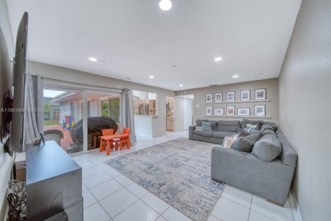 Villa ou maison à vendre à Miami, Floride: 4 chambres, 191.94 m2 № 1976632 - photo 11
