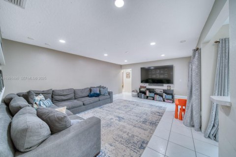 Villa ou maison à vendre à Miami, Floride: 4 chambres, 191.94 m2 № 1976632 - photo 10