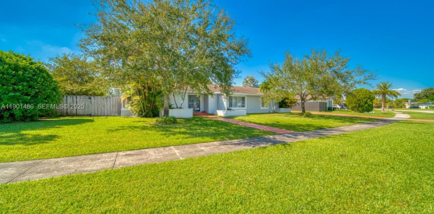 Villa ou maison à Miami, Floride 4 chambres, 191.94 m2 № 1976632