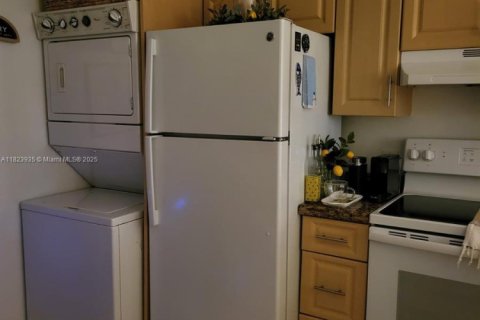 Condo in Miami, Florida, 2 bedrooms  № 1790205 - photo 5