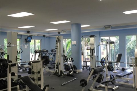 Condo in Miami, Florida, 2 bedrooms  № 1790205 - photo 13