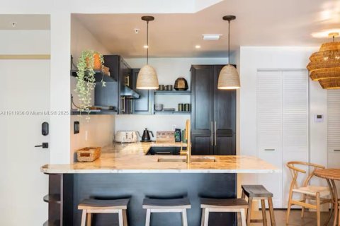 Condo in Miami, Florida, 2 bedrooms  № 1968225 - photo 7